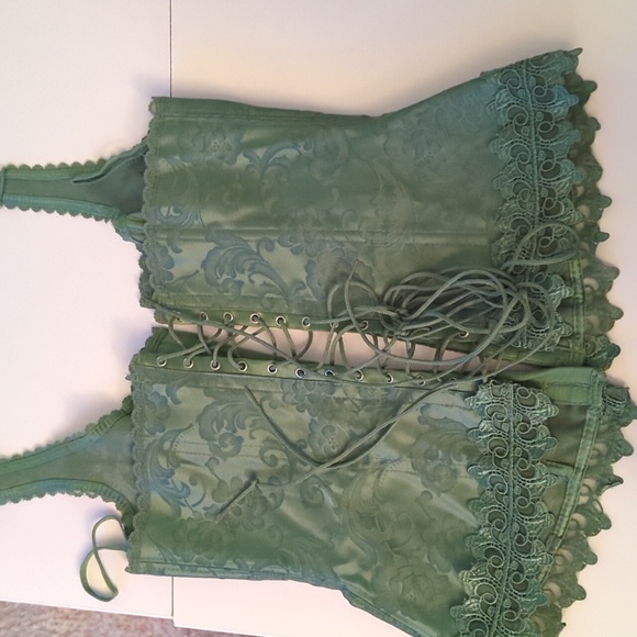 Multiple corsets - Picture 2 of 3